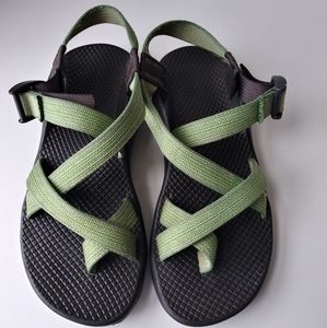 CHACO SANDALS SIZE 7